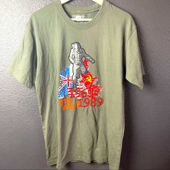 Berlin The Wall 1961-1989 Vinyl and Cloth Graphics T-Shirt Men's Size Medium - Picture 2 of 7